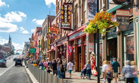 Is it Better to Stay Downtown or Music Row in Nashville? An Exploration of Two Vibrant Areas' Unique Charms and Amenities