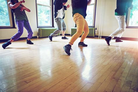 What Are Dance Floors Made Of? A Diverse Array of Materials and Their Impact on Dance Experience